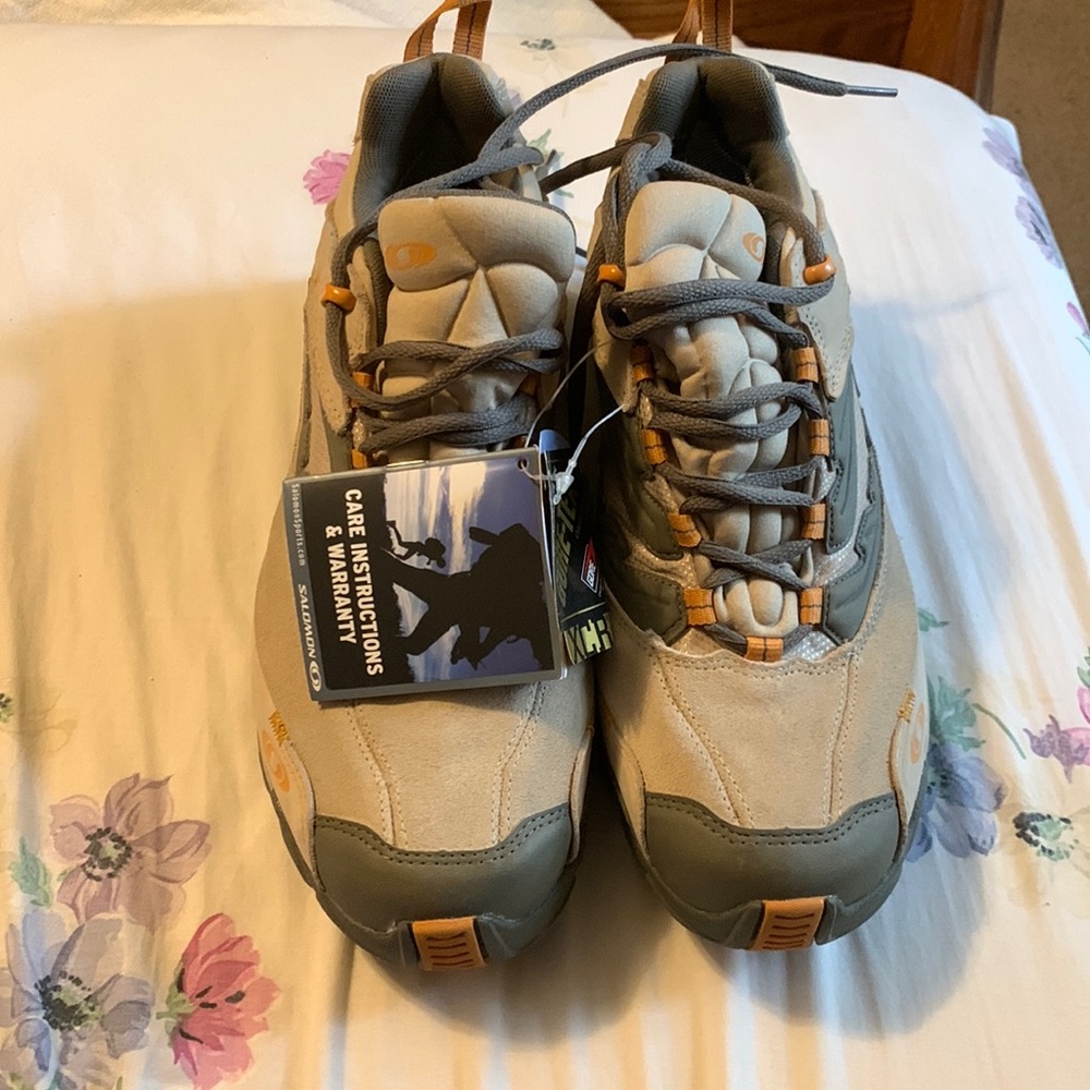 BRAND NEW!!! Salomon size 11 ladies hiking boots